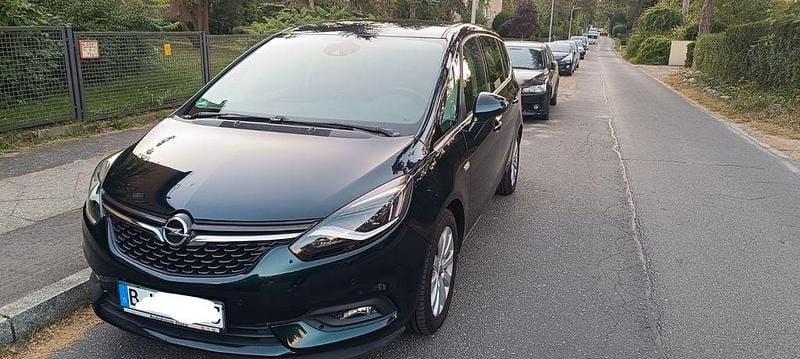Grün Gebraucht 2017 Opel Zafira Innovation Van / Kleinbus | 12.000 € (Guter Preis) - Bild 1/4