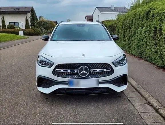 Gebraucht Mercedes GLA200 AMG line 164 PS (120 kW) 2021 Weiß SUV