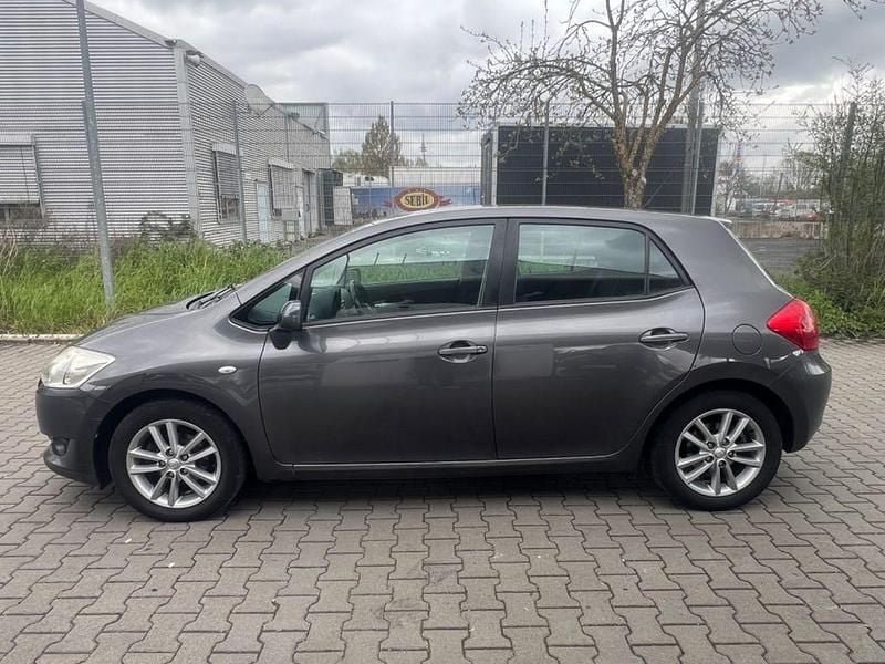 Gebraucht Toyota Auris Life 101 PS (74 kW) 2009 Grau Kleinwagen