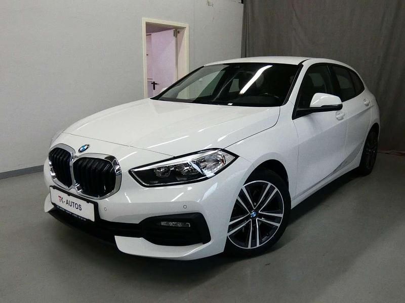 Alpinweiss iii Gebraucht 2020 BMW 118 Advantage Kleinwagen | 18.690 € (Fairer Preis) - Bild 1/4
