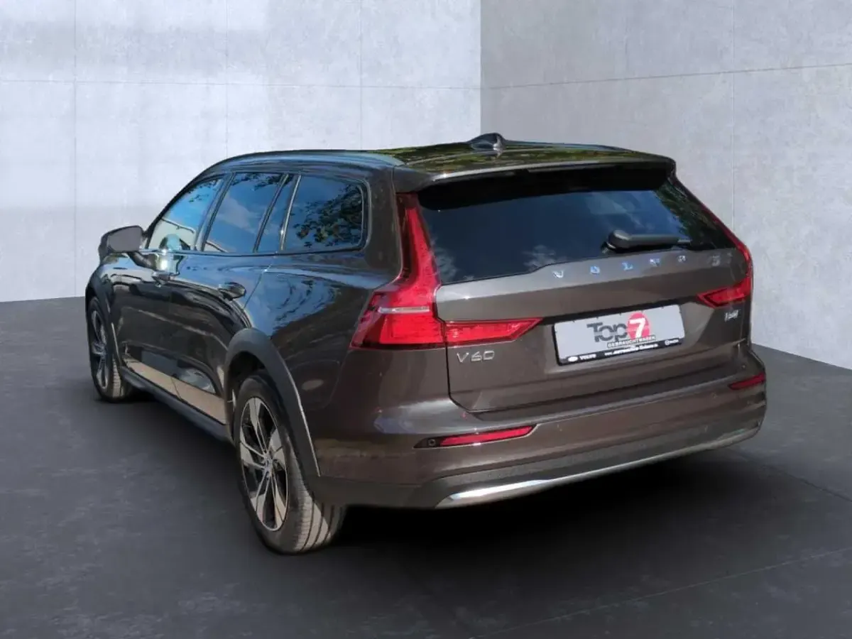 Gebraucht Volvo V60 CC 145 PS (106 kW) 2023 Kombi