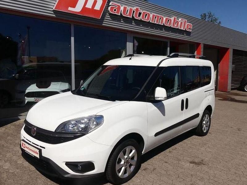 Weiß Gebraucht 2016 Fiat Doblò Lounge Van / Kleinbus | 14.800 € (Teuer) - Bild 1/4