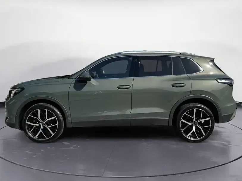 Neu VW Tiguan Elegance 193 PS (141 kW) 2026 Cipressinogrün metallic SUV