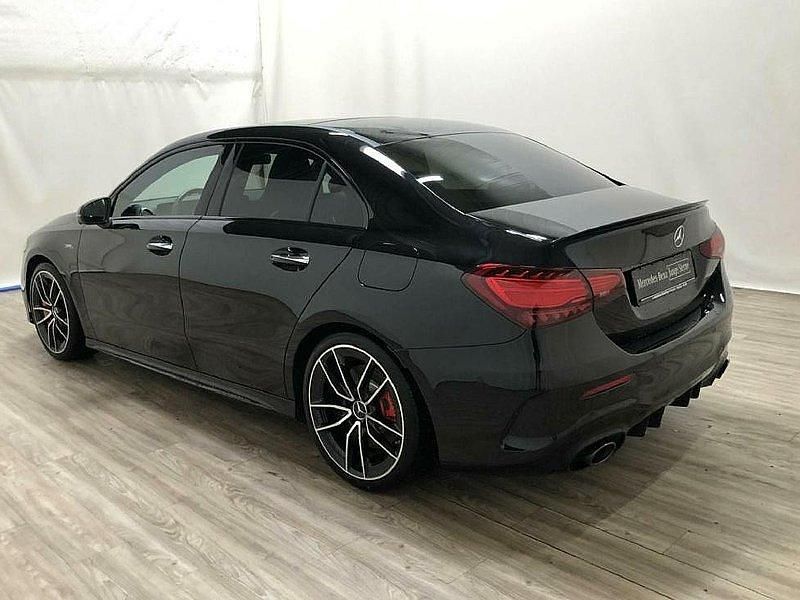 Metalliclack kosmosschwarz Gebraucht 2024 Mercedes A35 AMG AMG Limousine | 47.830 € (Etwas zu teuer) - Bild 1/4