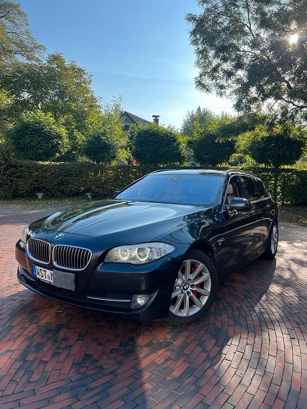 Schwarz Gebraucht 2013 BMW 530 Kombi | 8.800 € (Guter Preis) - Bild 1/4