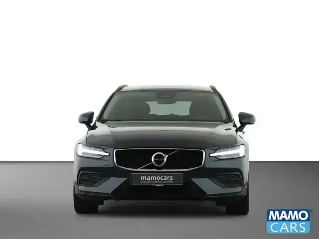 Gebraucht Volvo V60 Core 197 PS (144 kW) 2025 Blau Kombi