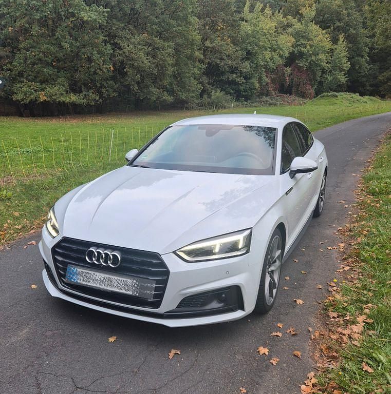 Weiß Gebraucht 2019 Audi A5 Sportback Ambiente Kleinwagen | 21.100 € (Fairer Preis) - Bild 1/4