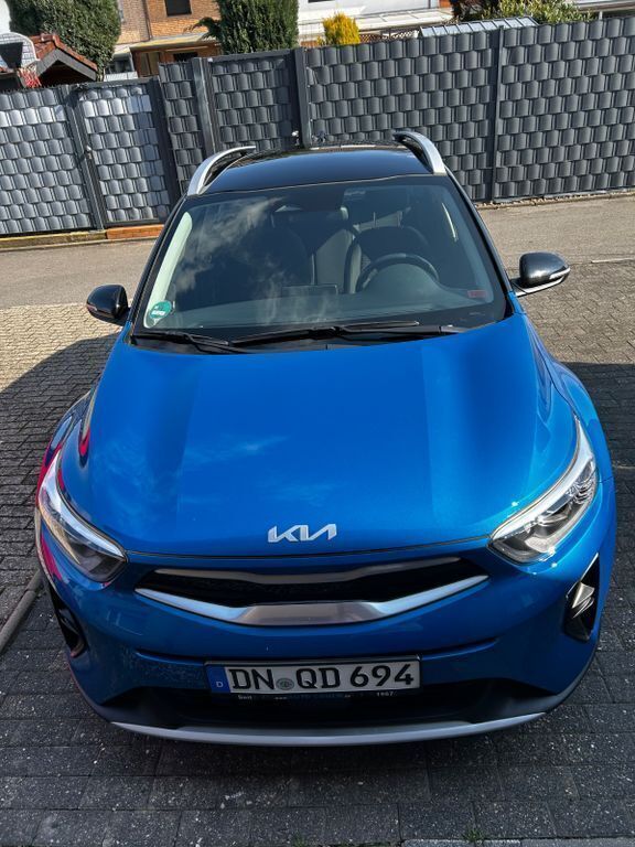 Blau Gebraucht 2022 Kia Stonic 4 SUV | 19.999 € (Etwas zu teuer) - Bild 1/4