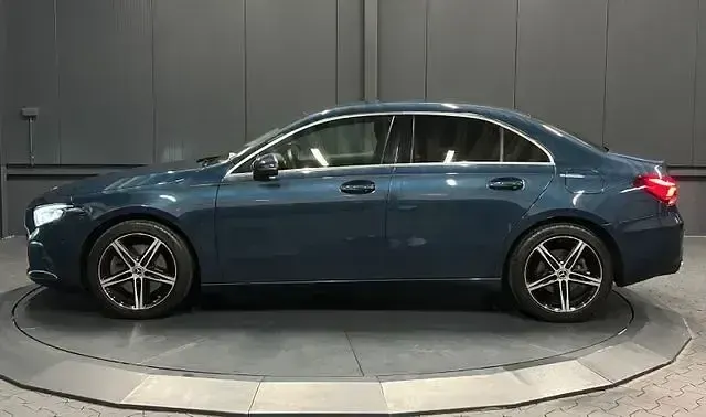 Gebraucht Mercedes A250 Progressive 224 PS (164 kW) 2021 Denimblau metallic Limousine