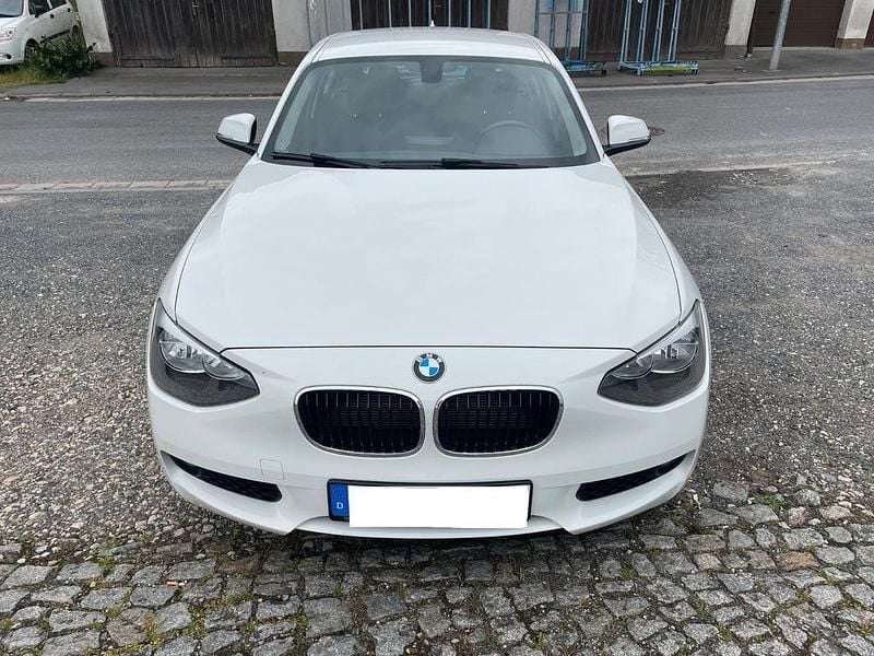 Gebraucht BMW 114 102 PS (75 kW) 2013 Weiß Kleinwagen