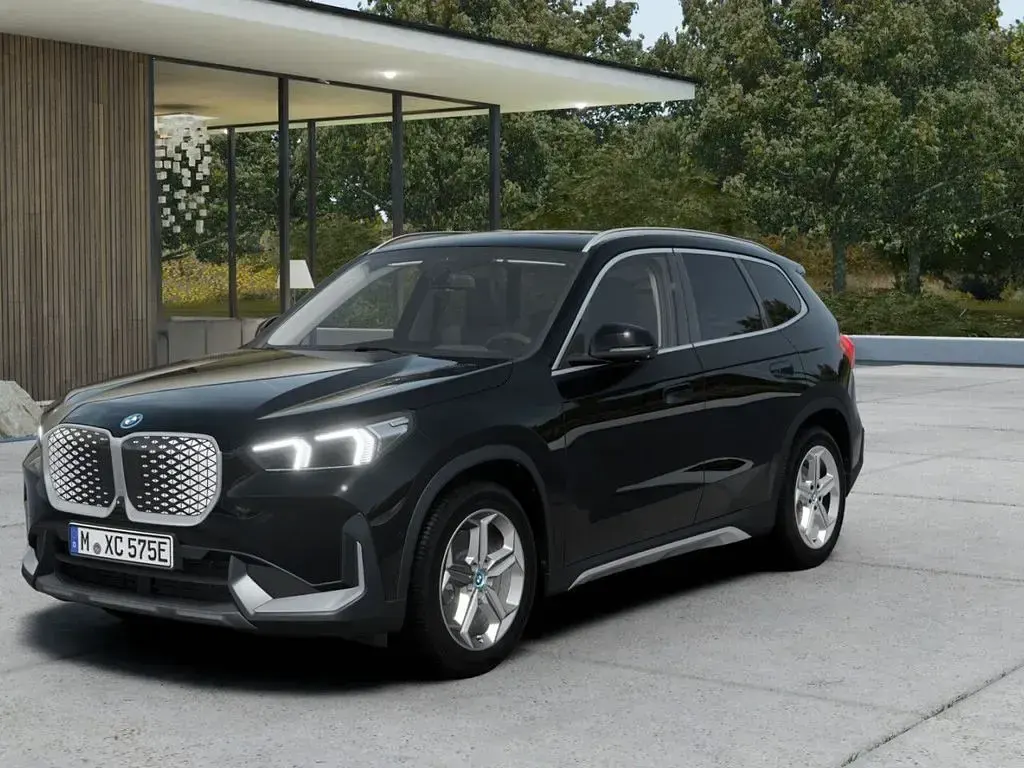 Gebraucht BMW iX1 Comfort Edition 230 kW (313 PS) 2025 Black sapphire (schwarz) SUV