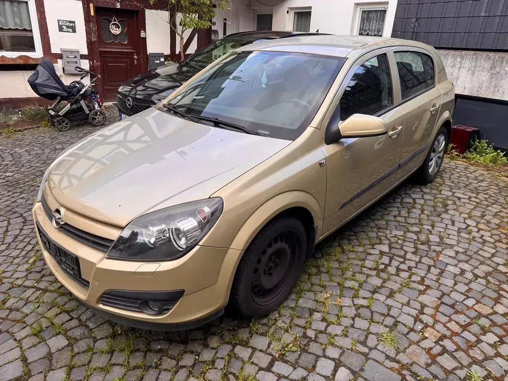Gebraucht Opel Astra 105 PS (77 kW) 2004 Gold Limousine