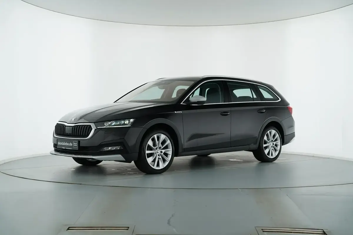 Gebraucht Skoda Octavia Scout 200 PS (147 kW) 2022 Schwarzmagic perleffekt Kombi