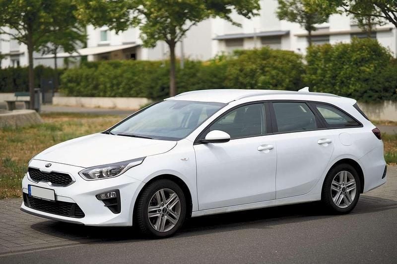 Weiß Gebraucht 2021 Kia Ceed Sportswagon Kombi | 16.290 € (Guter Preis) - Bild 1/4