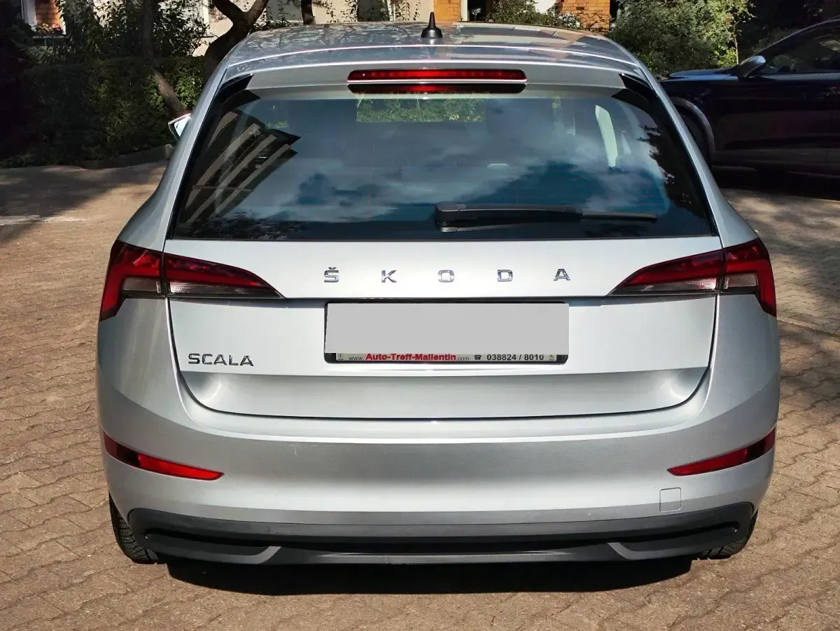 Gebraucht Skoda Scala 95 PS (69 kW) 2021 Silber Kleinwagen