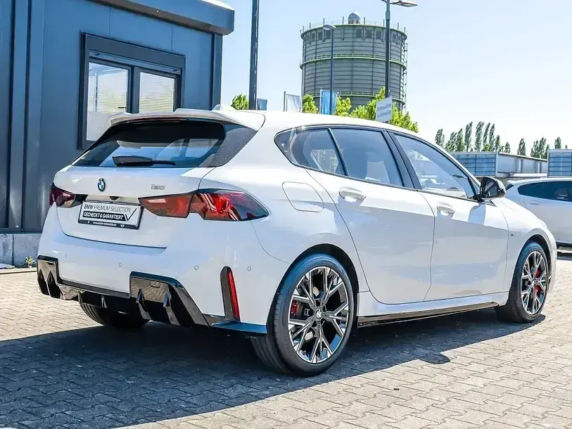 Gebraucht BMW 120 M Sport 156 PS (114 kW) 2025 Alpinweiss iii Kleinwagen