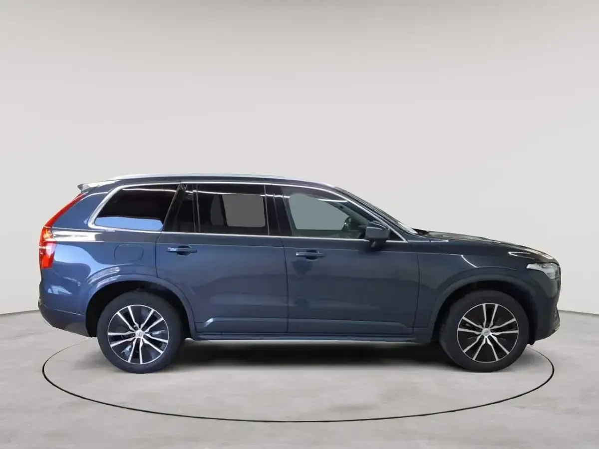 Gebraucht Volvo XC90 Momentum 235 PS (172 kW) 2022 Denim blaumetallic SUV