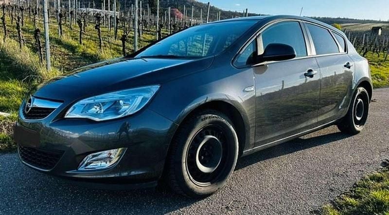 Gebraucht Opel Astra Design Edition 140 PS (102 kW) 2011 Grau Limousine