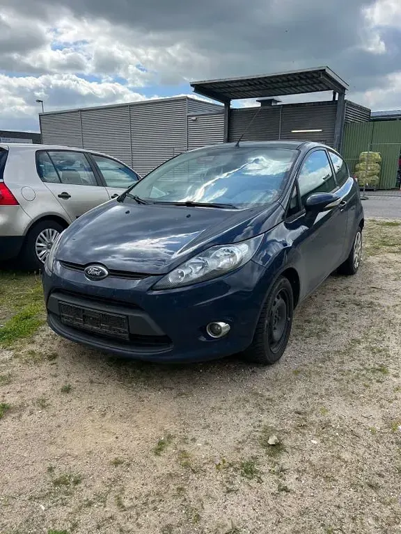 Używany Ford Fiesta 60 KM (44 kW) 2012 Niebieski Sedan/Limuzyna
