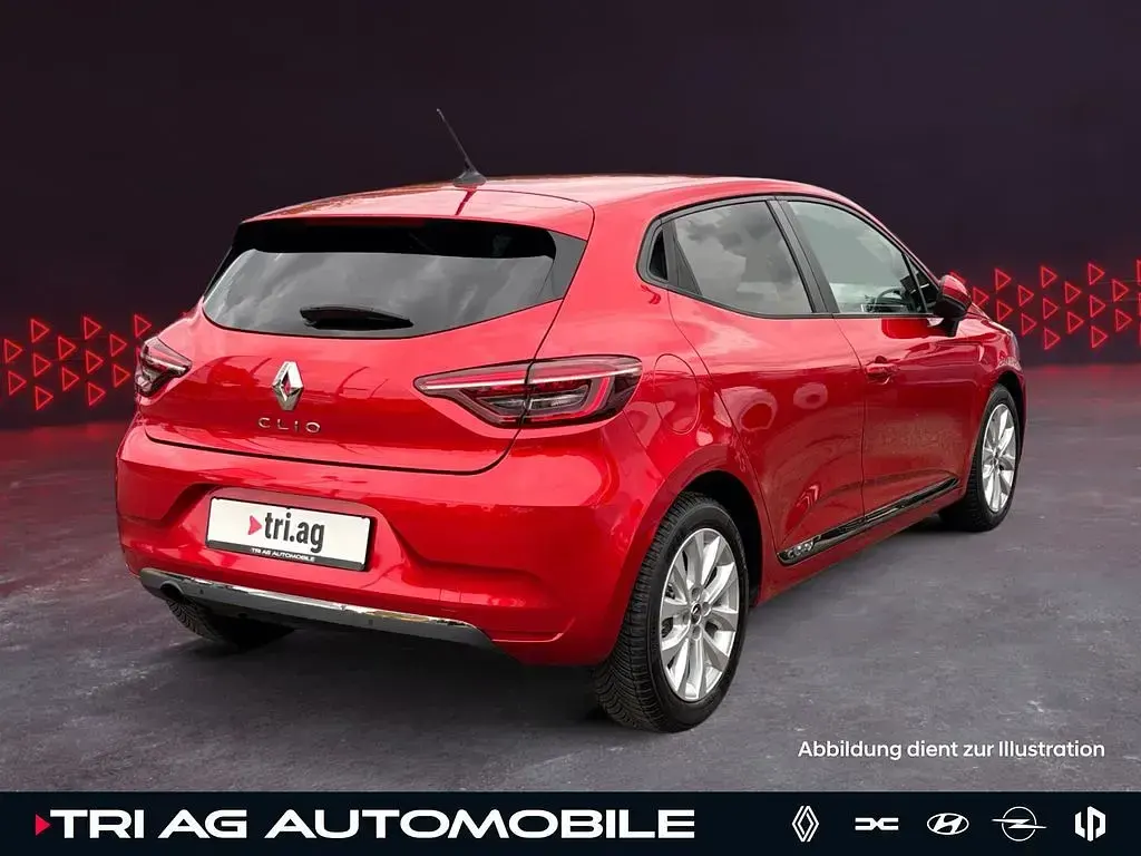 Używany Renault Clio IV Experience 101 KM (74 kW) 2019 Czerwony Sedan/Limuzyna