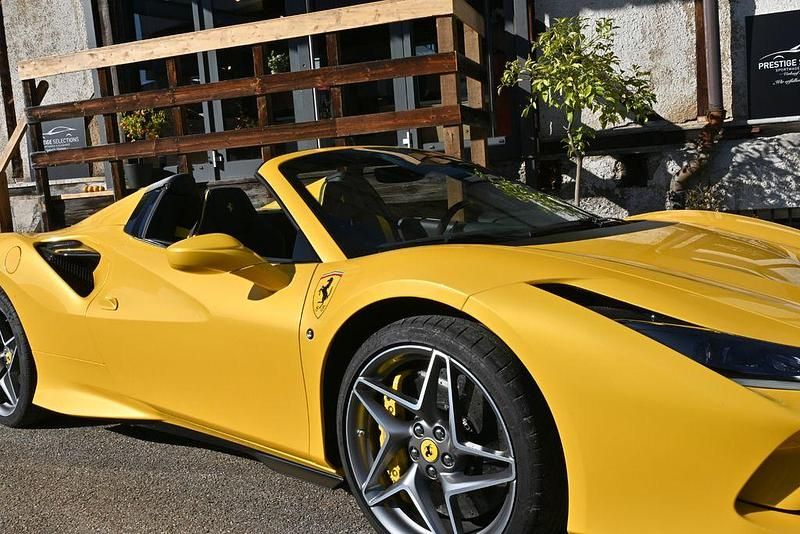 Gebraucht Ferrari F8 721 PS (530 kW) 2023 Giallo triple strato Cabrio