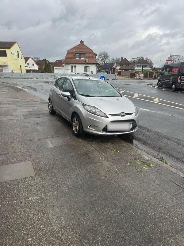 Gebraucht Ford Fiesta 95 PS (69 kW) 2011 Silber Kleinwagen