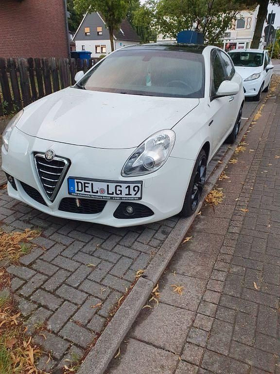Weiß Gebraucht 2011 Alfa Romeo Giulietta Kleinwagen | 6.200 € (Guter Preis) - Bild 1/4