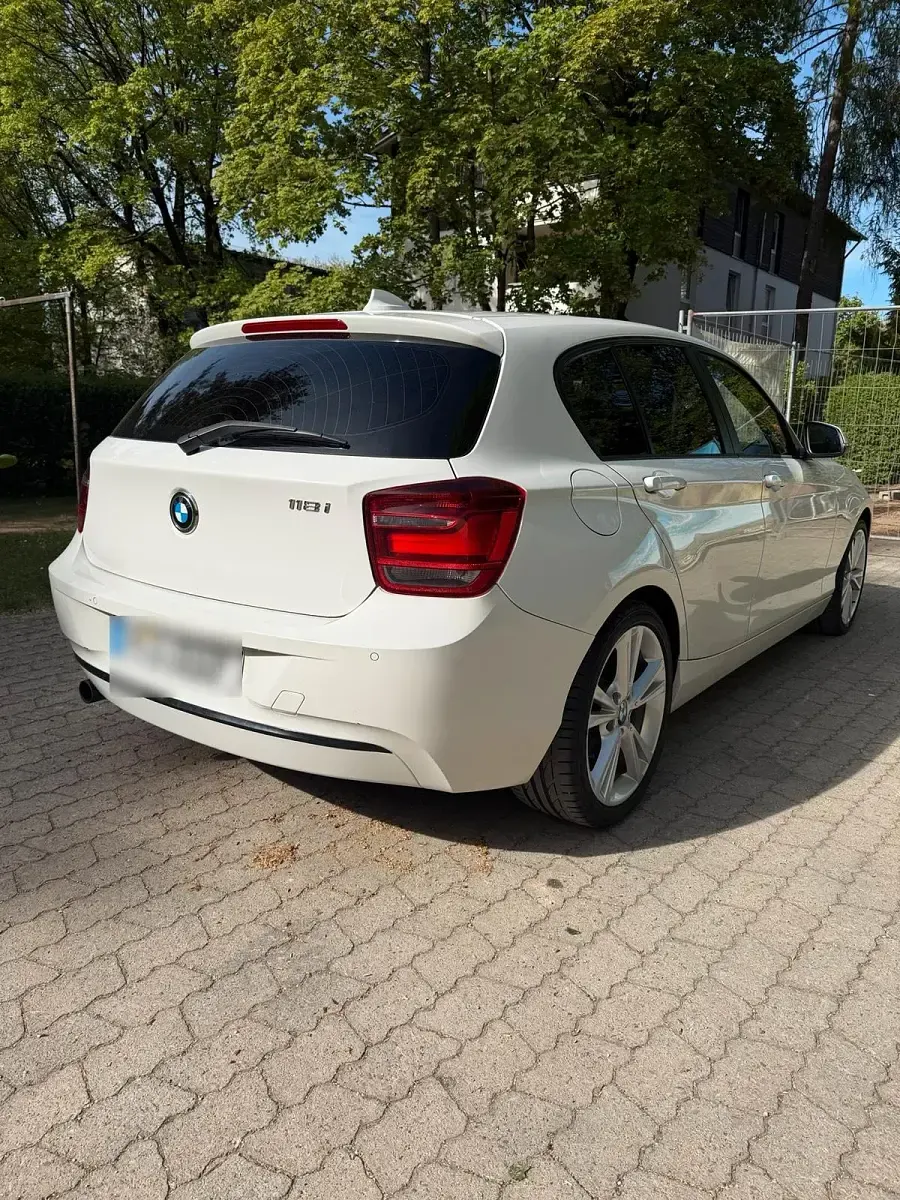 Gebraucht BMW 118 Sport Line 170 PS (125 kW) 2012 Weiß Kleinwagen