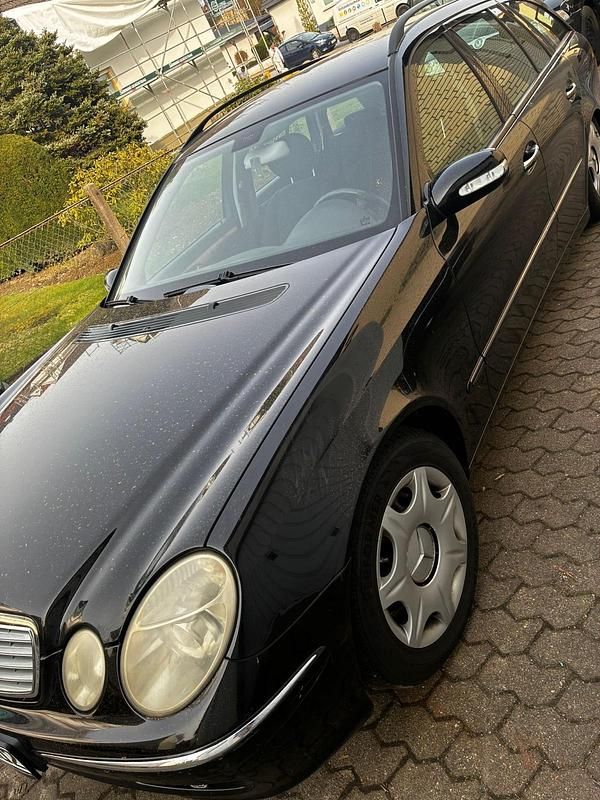 Gebraucht Mercedes E220 150 PS (110 kW) 2005 Schwarz Limousine