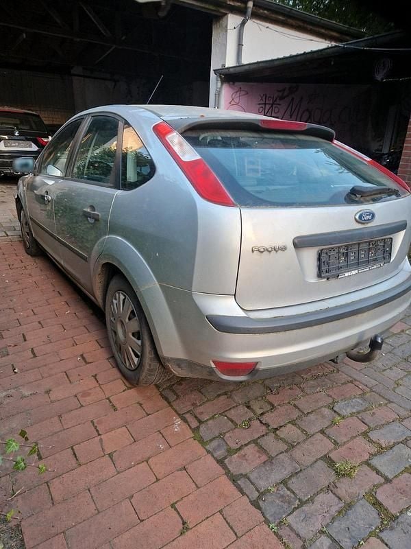 Usata Ford Focus 108 CV (79 kW) 2005 Argento Berlina