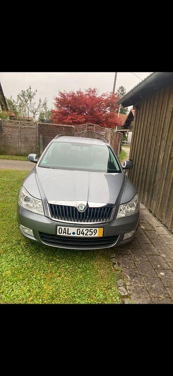 Gebraucht Skoda Octavia Active 105 PS (77 kW) 2012 Grau Kombi