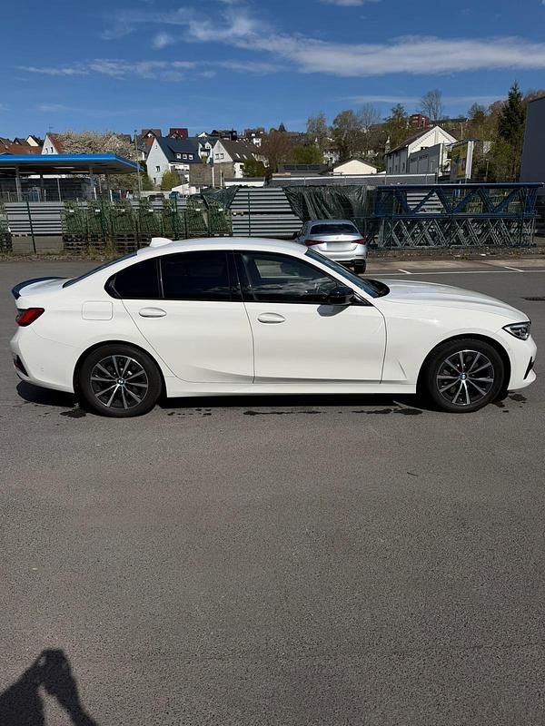 Gebraucht BMW 330 Comfort Edition 265 PS (194 kW) 2019 Weiß Limousine