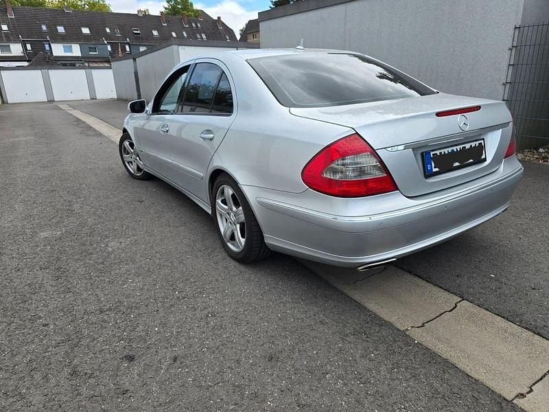 Silber Gebraucht 2008 Mercedes E280 Avantgarde Limousine | 5.400 € (Guter Preis) - Bild 1/4