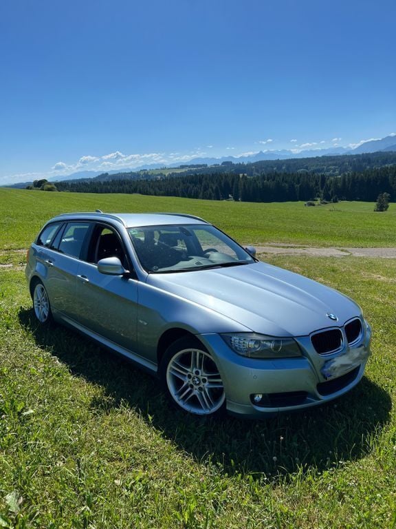 Schwarz Gebraucht 2010 BMW 320 Kombi | 4.450 € (Guter Preis) - Bild 1/4