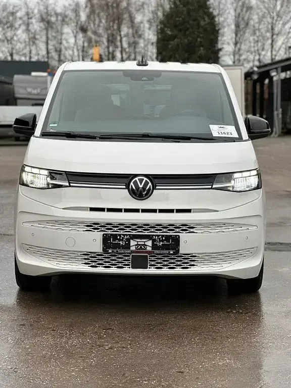 Gebraucht VW Multivan 150 PS (110 kW) 2024 Weiß Van / Kleinbus