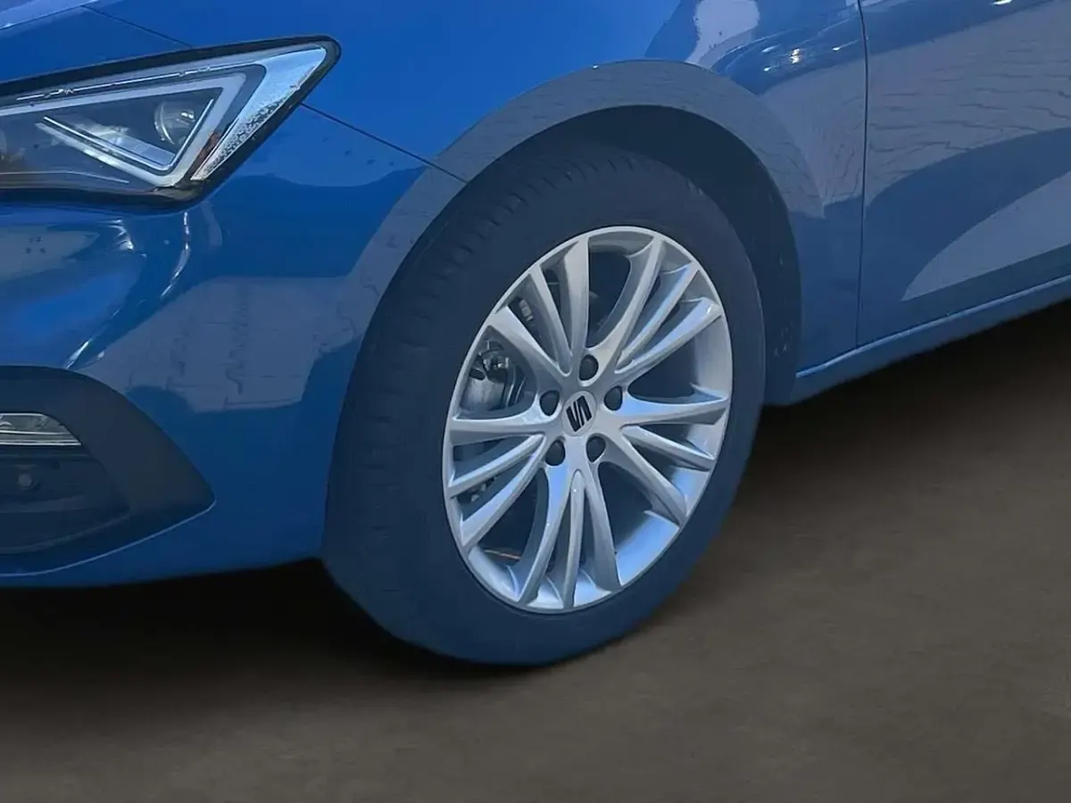 Neu Seat Leon Style 150 PS (110 kW) 2025 Saphirblau Kombi