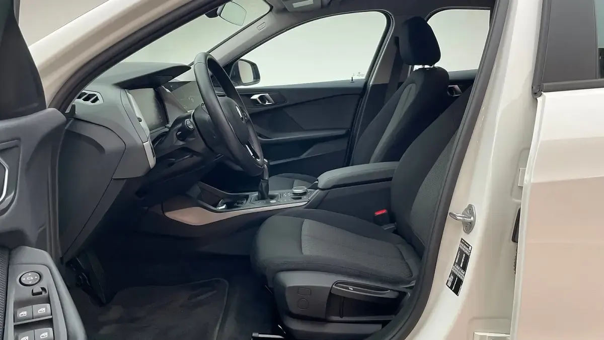 Gebraucht BMW 118 Advantage 136 PS (100 kW) 2023 Alpinweiß uni Kleinwagen