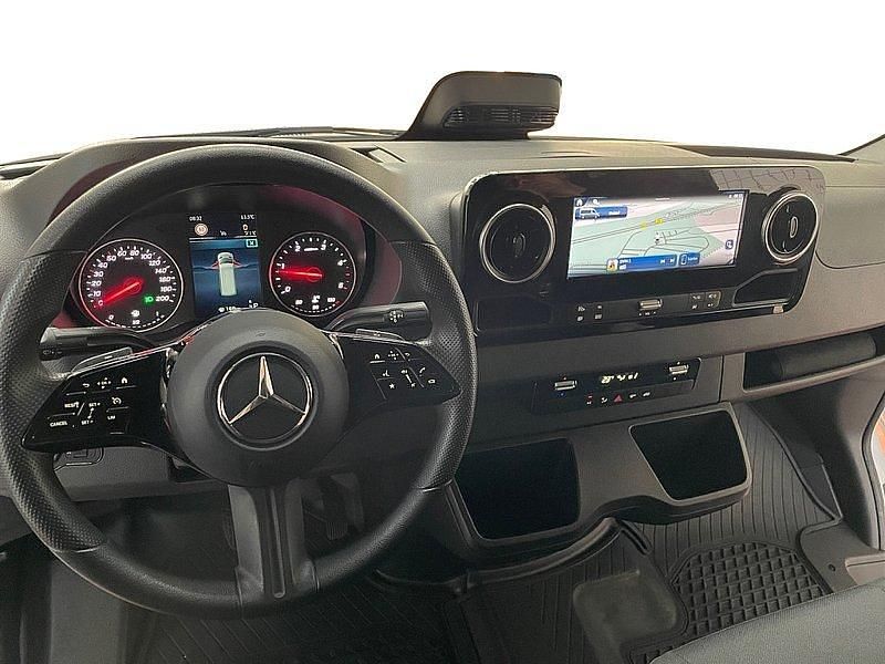 Gebraucht Mercedes Sprinter 170 PS (125 kW) 2025 Arktikweiss Van