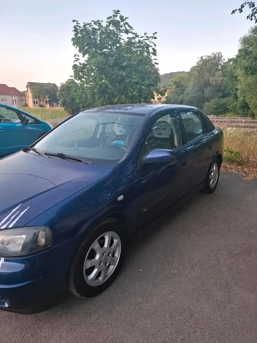Gebraucht Opel Astra 105 PS (77 kW) 2003 Blau Limousine