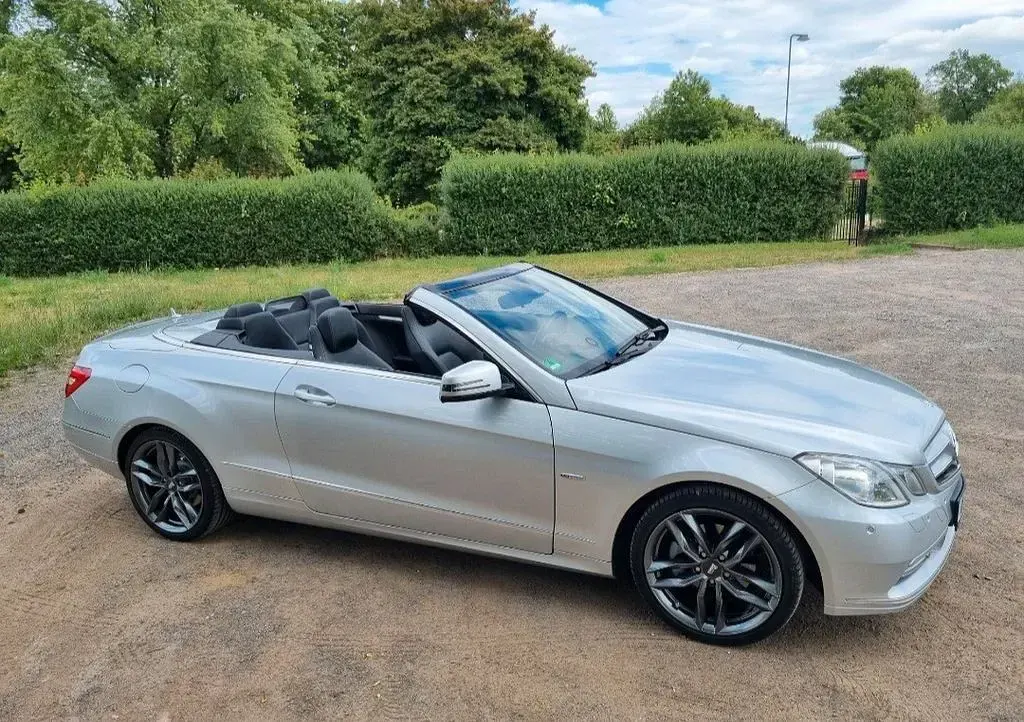 Gebraucht Mercedes E250 Avantgarde 204 PS (150 kW) 2011 Silber Cabrio
