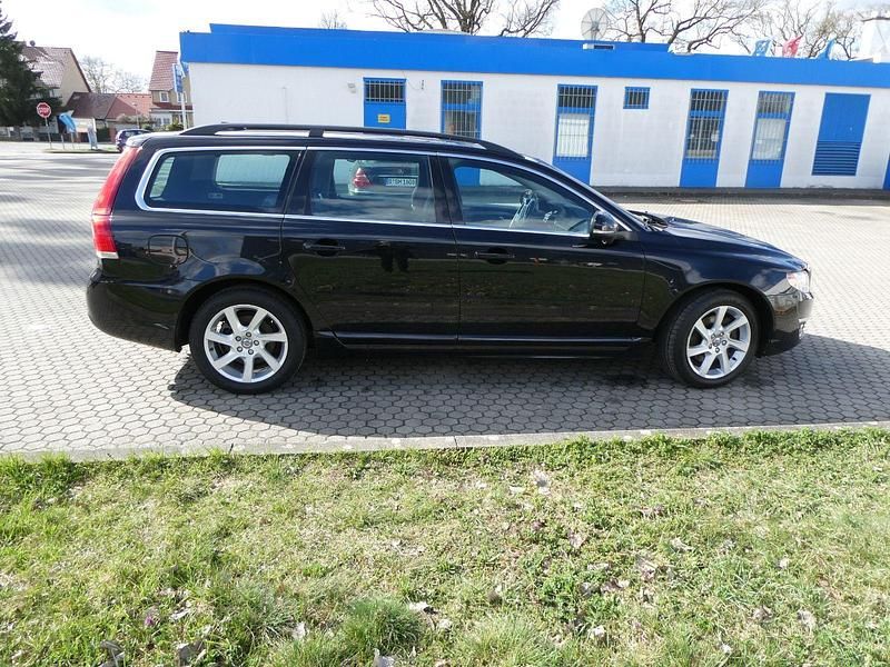 Używany Volvo V70 Summum 230 KM (169 kW) 2014 Czarny Kombi