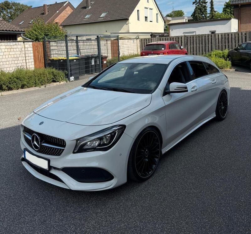 Weiß Gebraucht 2016 Mercedes CLA220 AMG line Limousine | 15.300 € (Guter Preis) - Bild 1/4