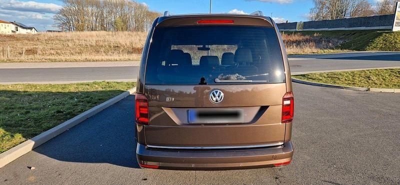 Gebraucht VW Caddy Highline 125 PS (91 kW) 2015 Braun Van / Kleinbus