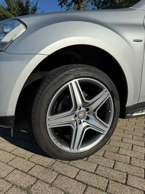 Gebraucht Mercedes ML350 231 PS (169 kW) 2010 Silber SUV