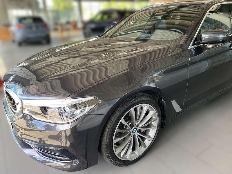 Gebraucht BMW 540 Sport Line 340 PS (250 kW) 2017 Grau Kombi