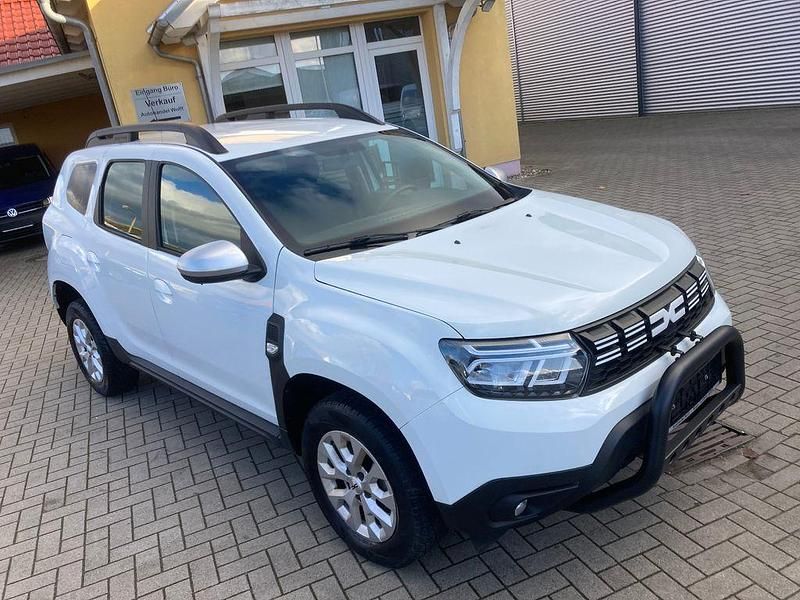 Używany Dacia Duster Expression 101 KM (74 kW) 2022 Biały SUV