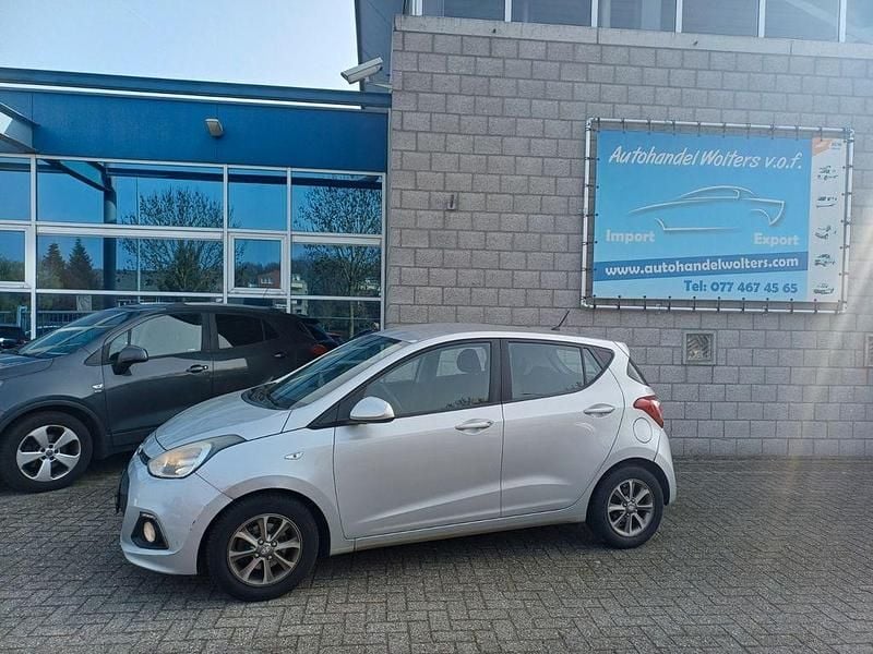 Gebraucht Hyundai i10 Intro Edition 67 PS (49 kW) 2014 Silber Kleinwagen