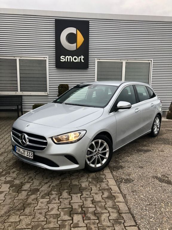 Silber Gebraucht 2021 Mercedes B180 Van / Kleinbus | 23.900 € (Fairer Preis) - Bild 1/4