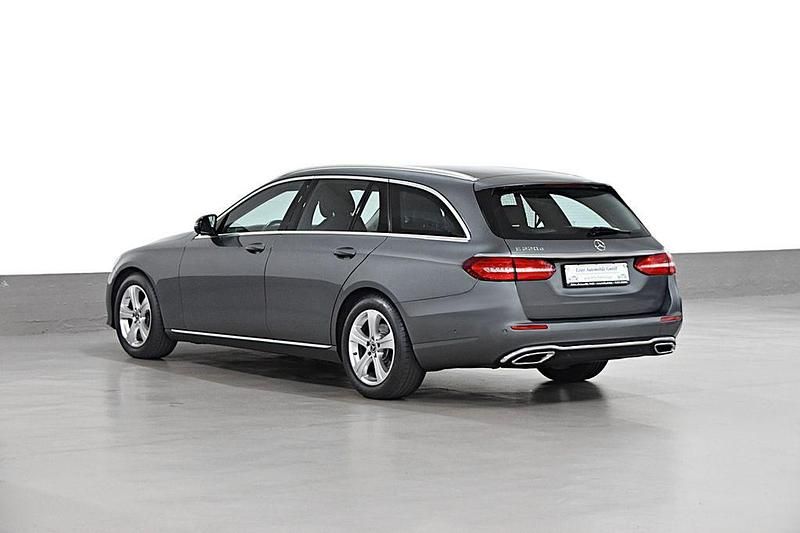 Gebraucht Mercedes E220 Avantgarde 194 PS (142 kW) 2018 Grau Limousine