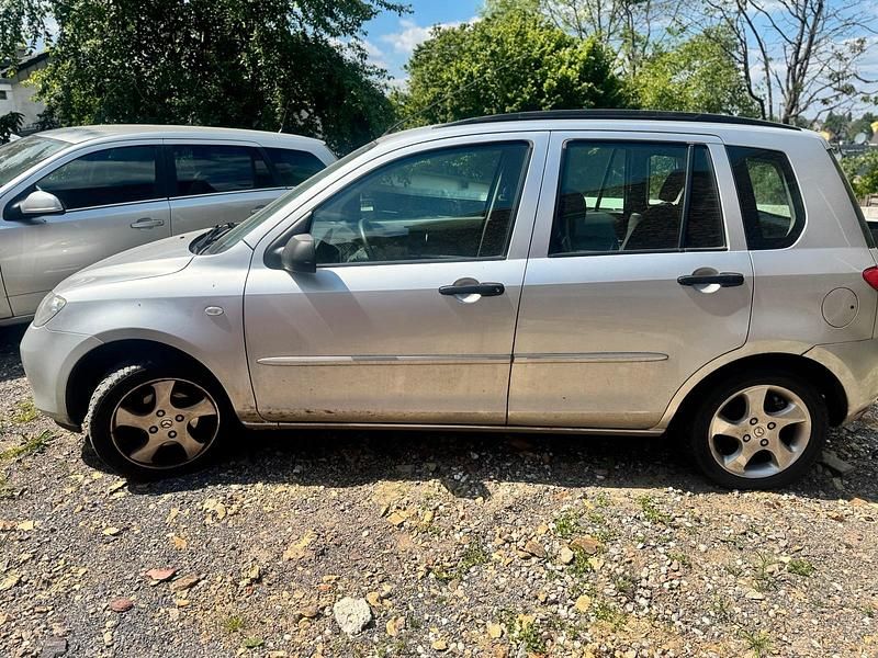 Silber Gebraucht 2004 Mazda 2 Limousine | 900 € (Fairer Preis) - Bild 1/4